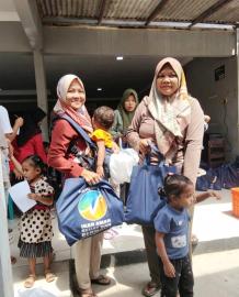 Dukung Gizi Balita, Ibu Titik Hediati Soeharto Salurkan Bantuan Ikan 